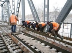 В Онежском районе продолжается капитальный ремонт железнодорожного моста
