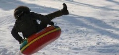 «Ватрушка» – популярная зимняя забава. Как правильно на ней кататься?
